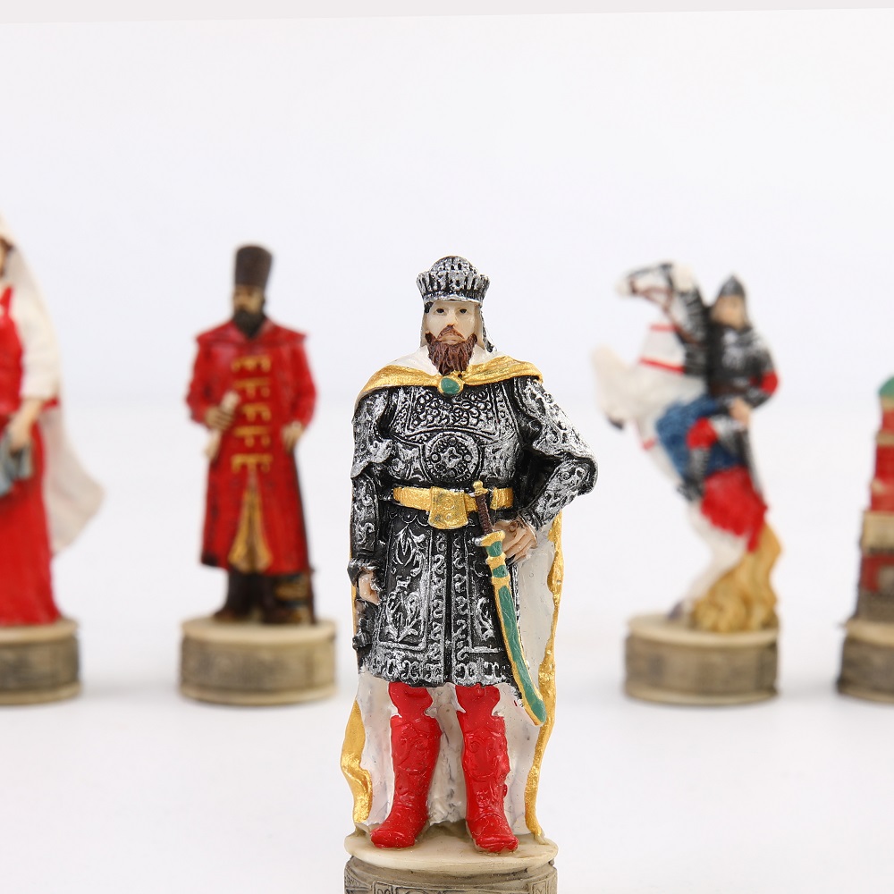ゲームがエンボス加工されたチェス,レジスタンスフィギュア,ゴ - Board Game Yearbook のレビューと価格